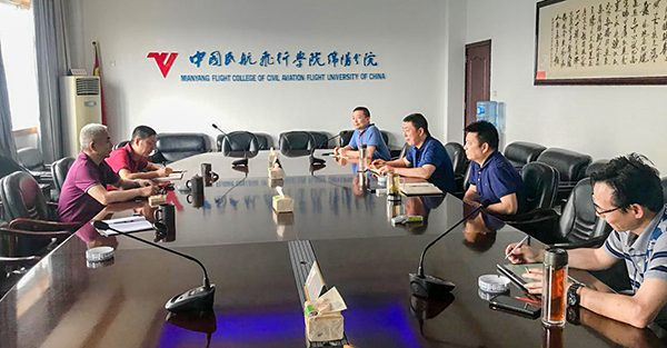 1559011808292874.png 集團(tuán)公司領(lǐng)導(dǎo)赴飛行學(xué)院洽談暑運(yùn)加班事宜.png